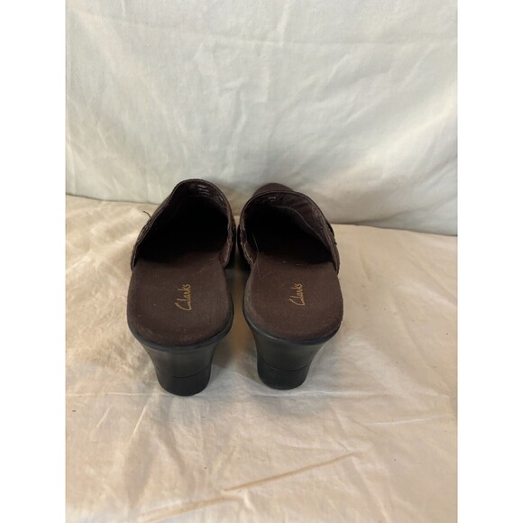 Clarks Mules Brown women's size 7 with button detail - Picture 2 of 8